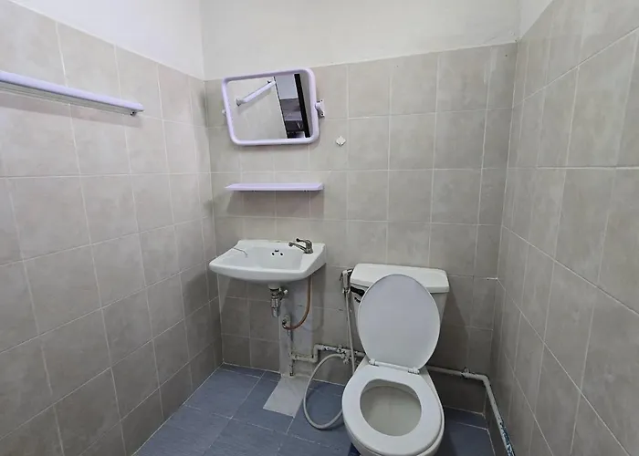 Srinn House, 3*