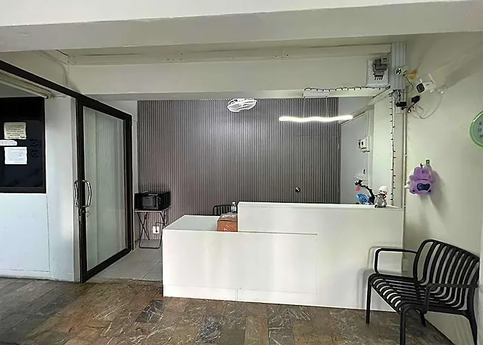 Srinn House, 3*