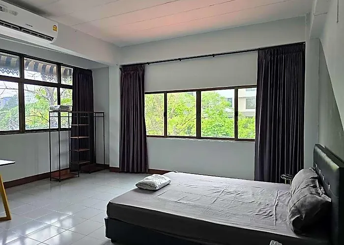 Srinn House, 3*
