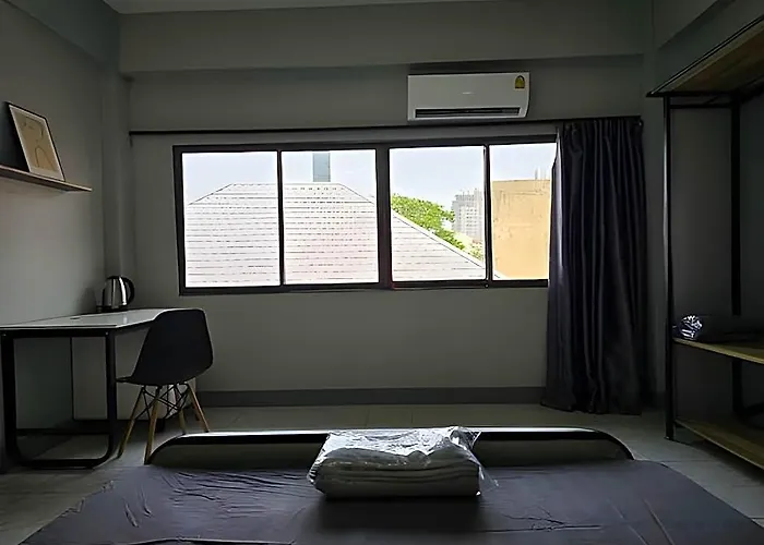 Srinn House, 3*